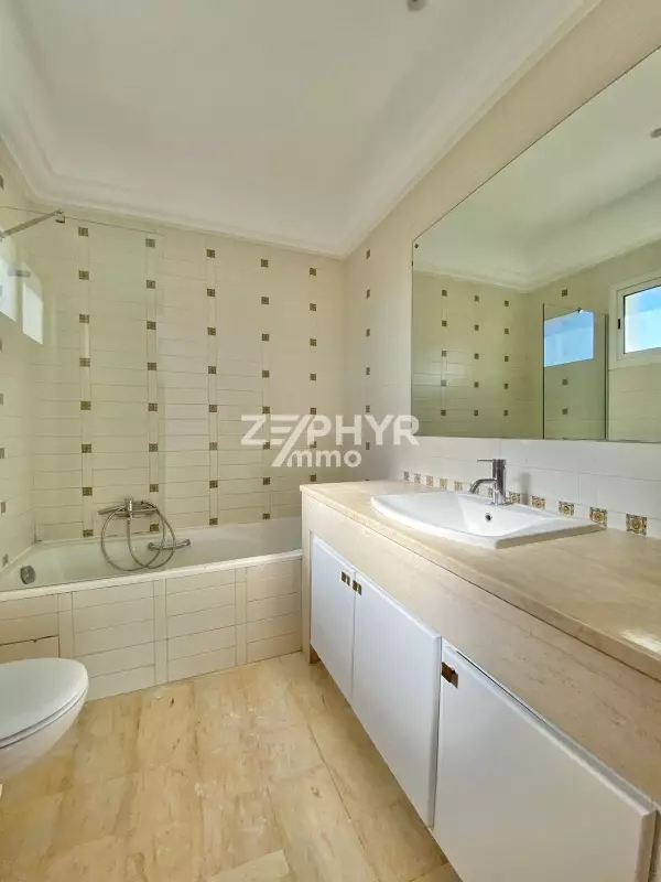 A louer Triplex à la Marsa