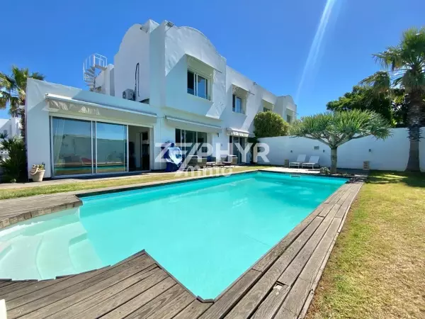 A vendre Magnifique villa avec piscine à Gammarth