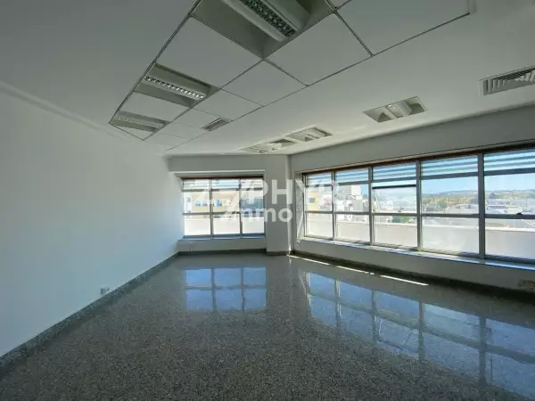 A louer un Bureau 270m² au Lac 1